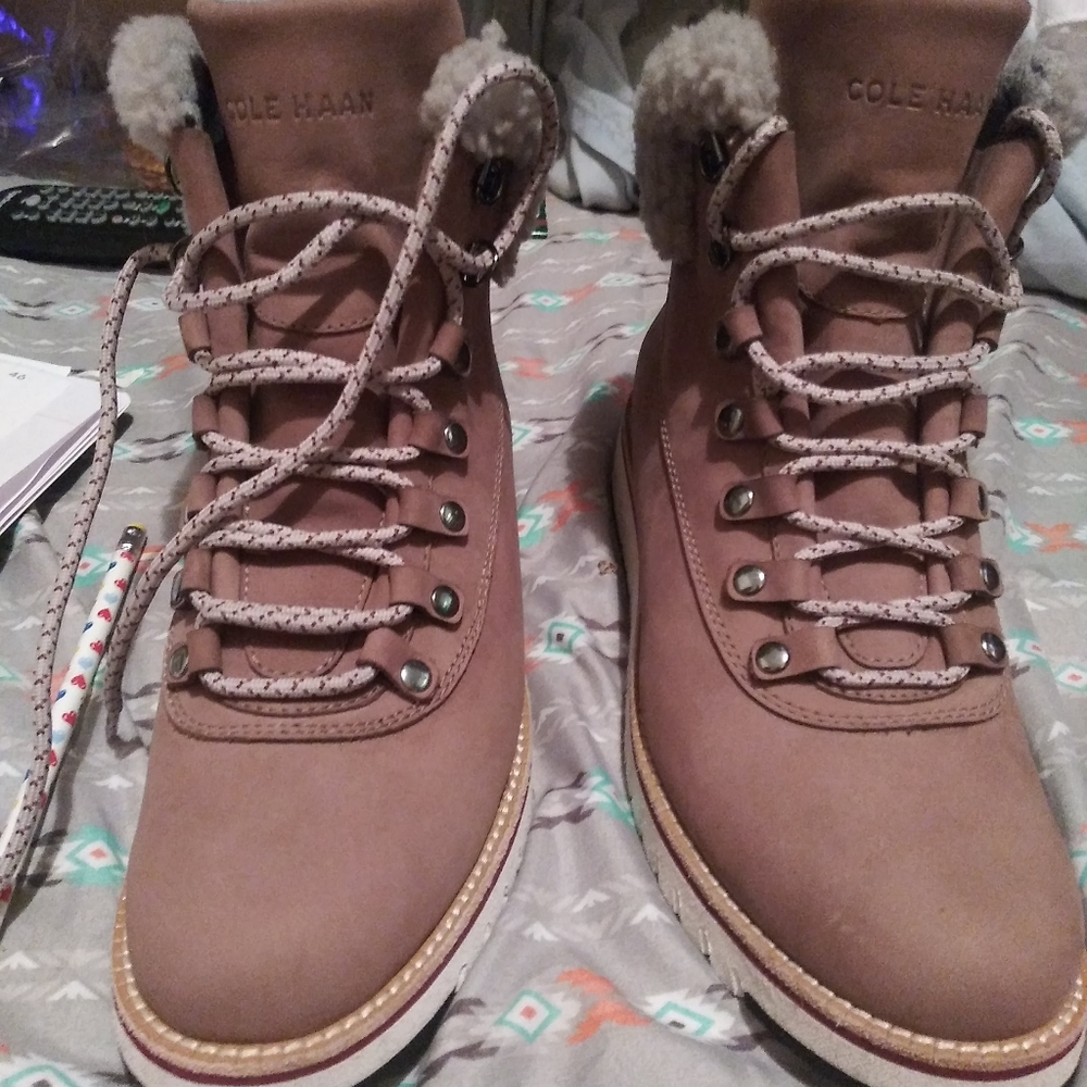 Cole Hann NWOT Waterproof size 8 Boots!!!